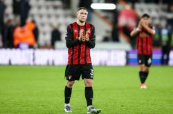 开云体育官网-切尔西队主帅在两队对抗比赛中遭暂停