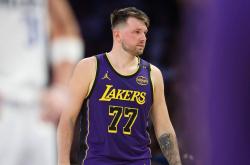 开云APP-爵士轻取快船，东契奇点燃赛场的简单介绍