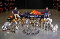 开云体育在线-法拉利力克红牛车队，塞恩斯扛起全队的简单介绍