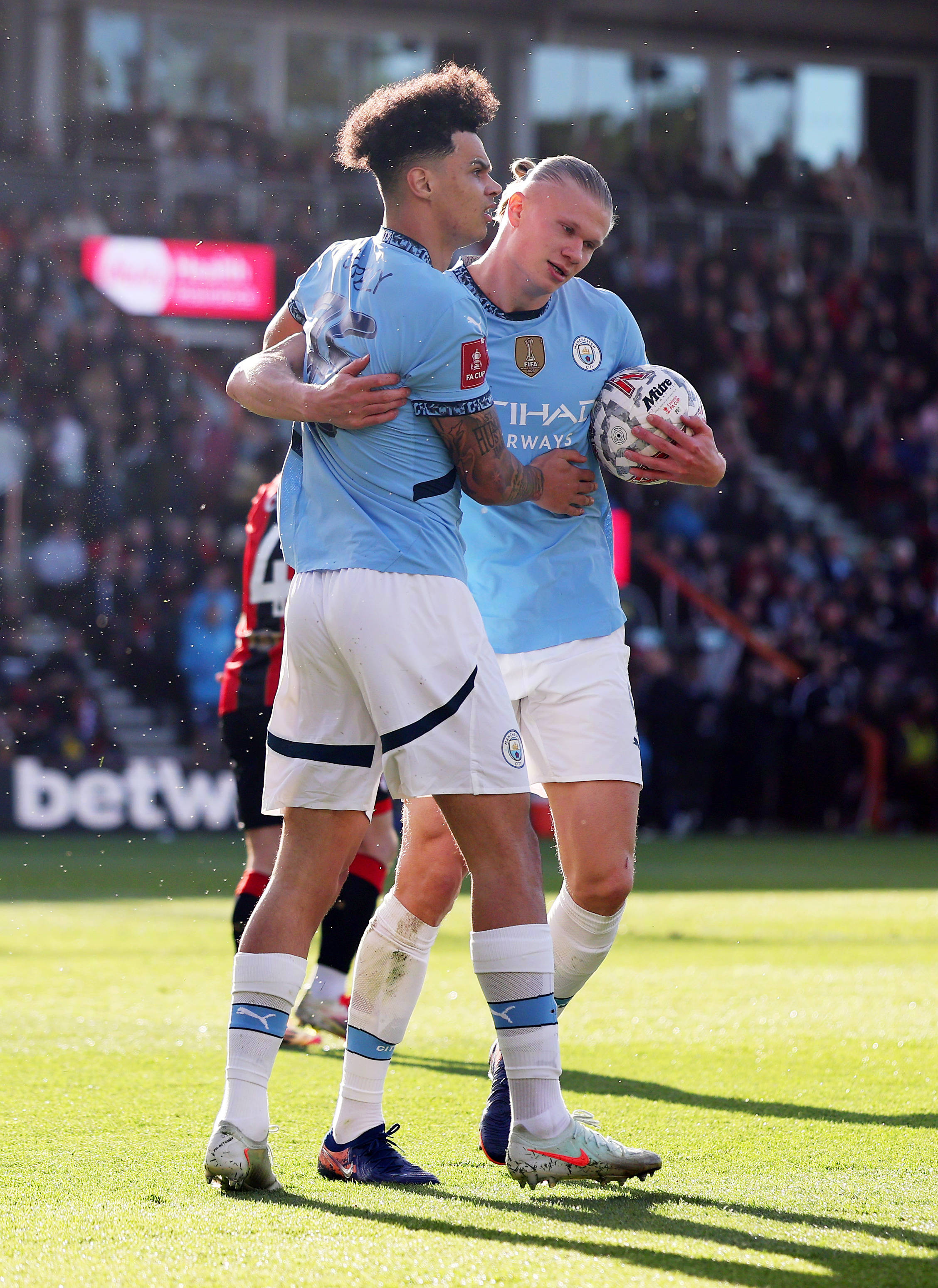 曼城遭遇主场失利，排名下滑