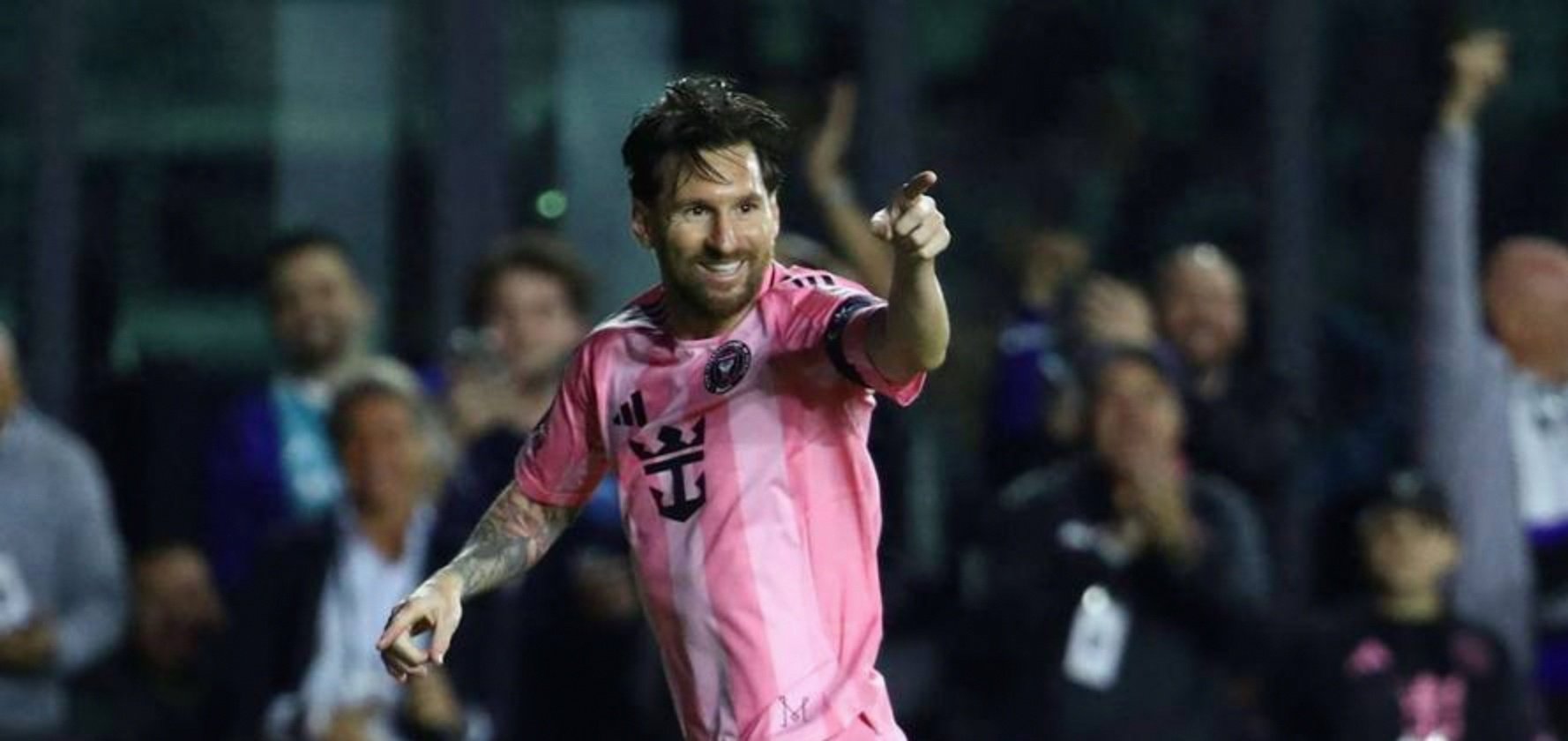 瓦伦西亚横扫曼联，梅西完成帽子戏法的简单介绍