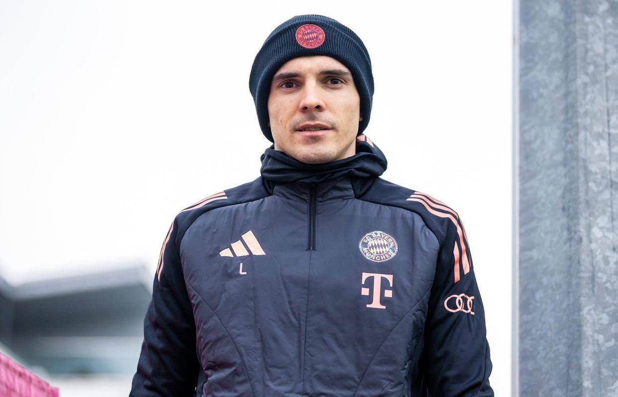 包含拜仁慕尼黑主帅受邀加盟其他豪门，是否离队仍待未知的词条