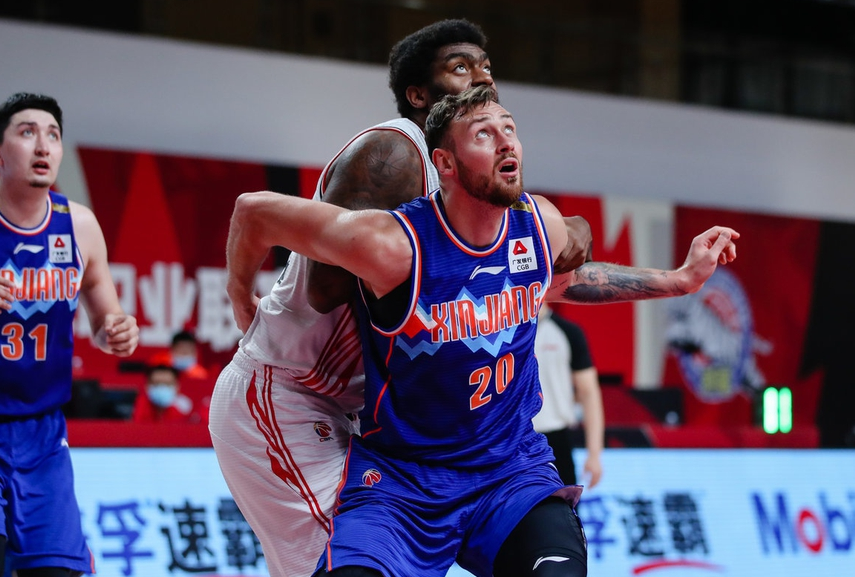河南男篮外援努尔兹苏进入状态，助球队获胜的简单介绍