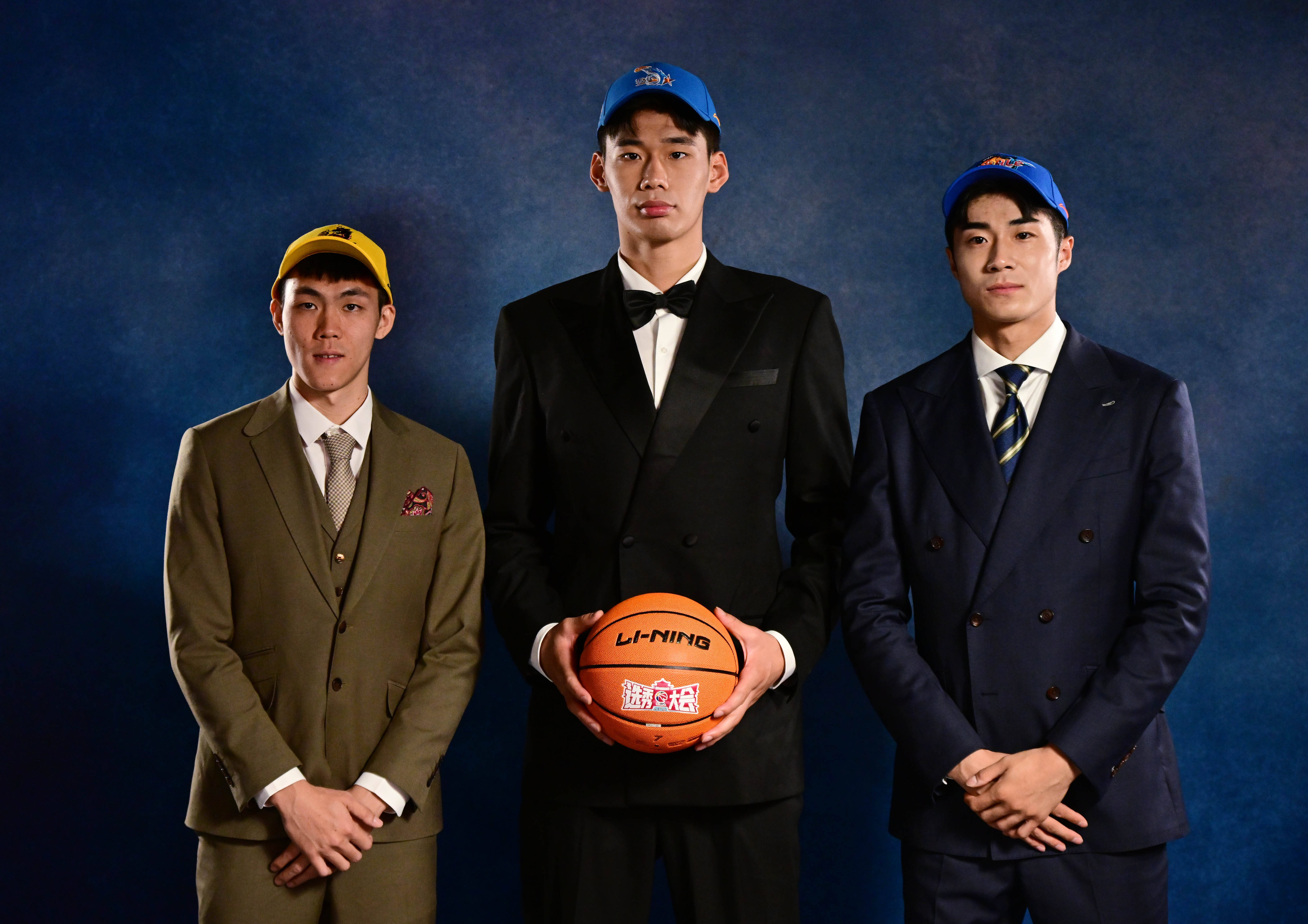 NBA选秀大会举行，新秀集体亮相