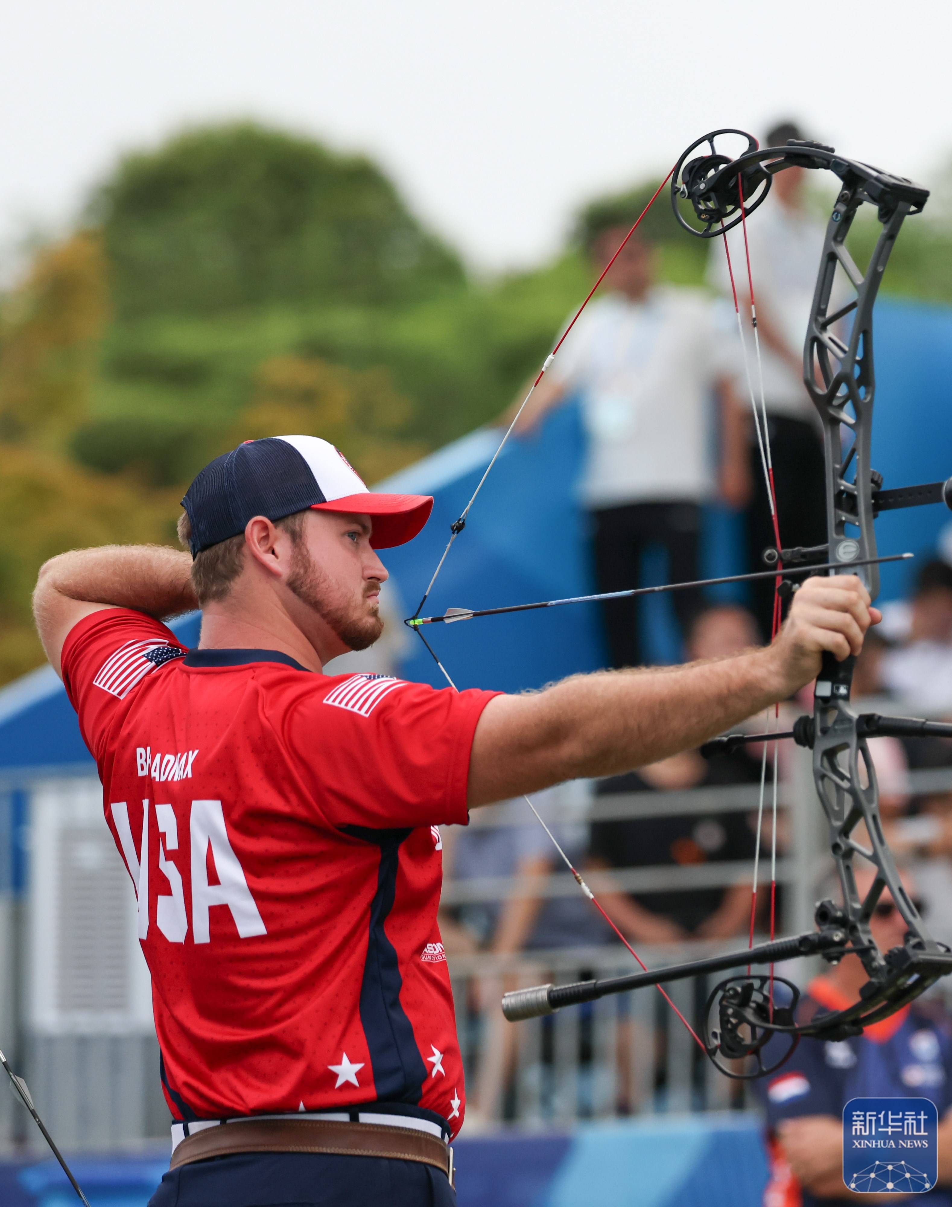 关于荷兰选手取得体操冠军，闪光表现打动观众的信息