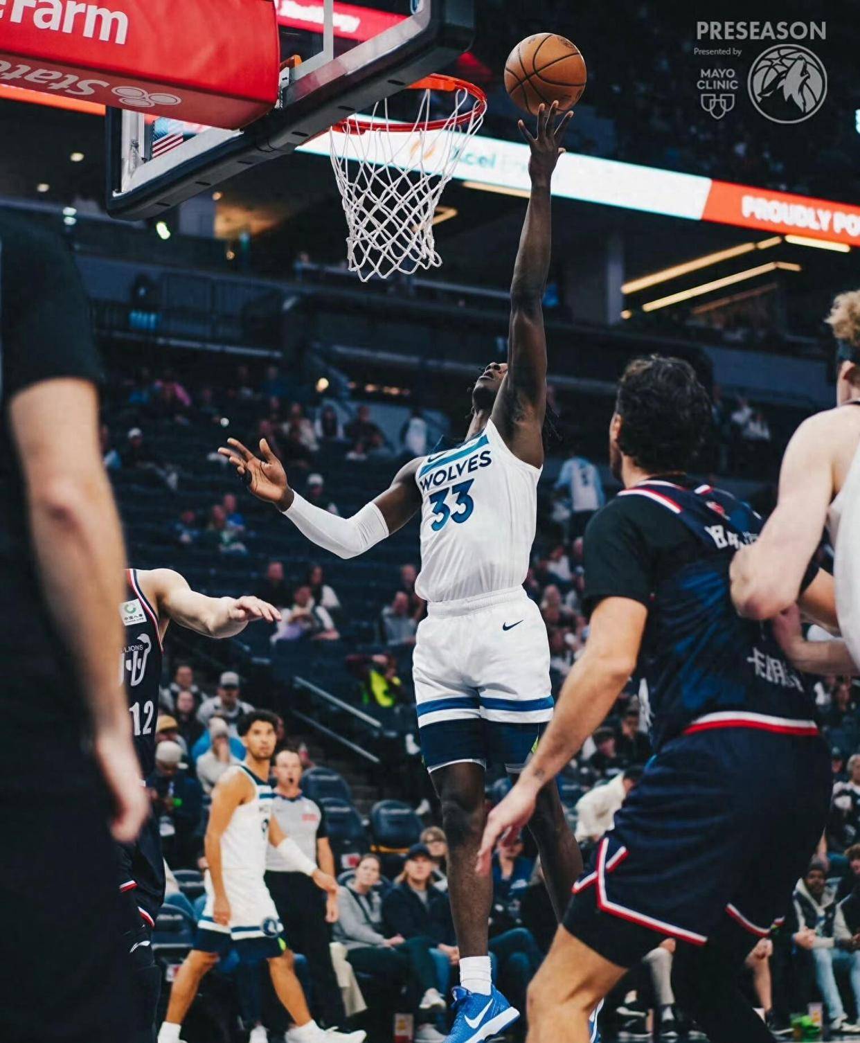 关于篮球男子强对决：法国击败澳大利亚的信息