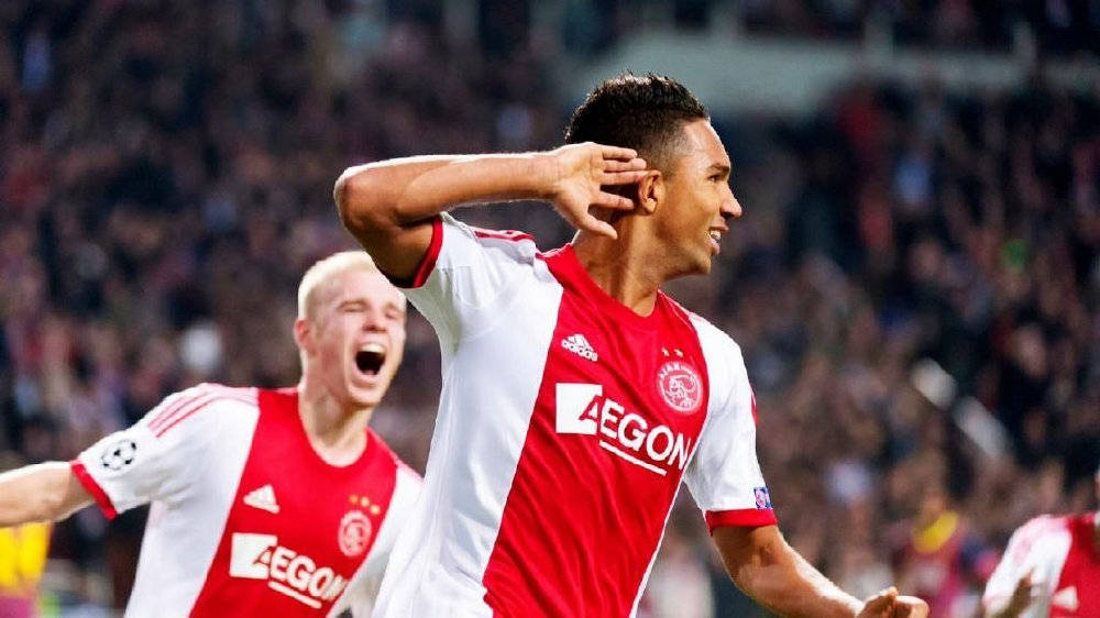 包含阿贾克斯惨失关键一球，荷甲新贵再闯淘汰赛的词条