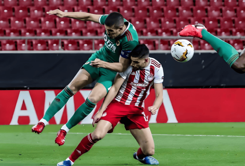 包含阿贾克斯惨失关键一球，荷甲新贵再闯淘汰赛的词条