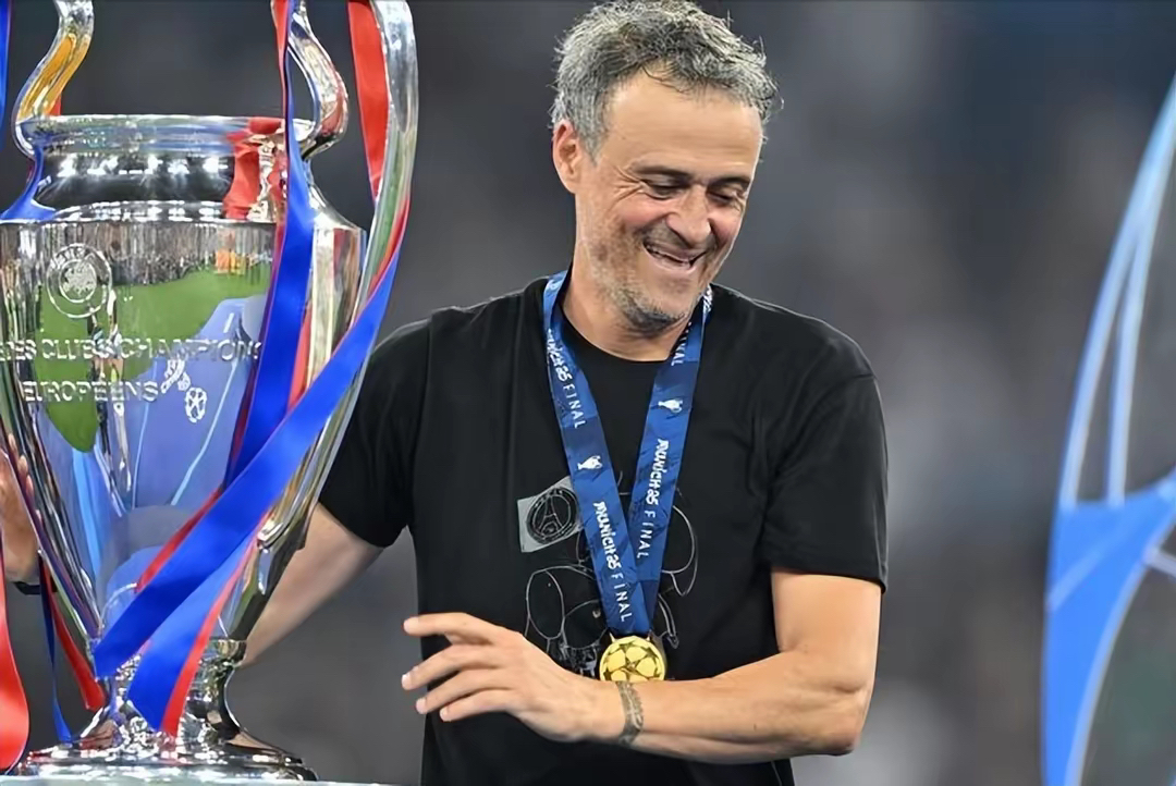 法国足球联赛热门球队冲刺冠军宝座