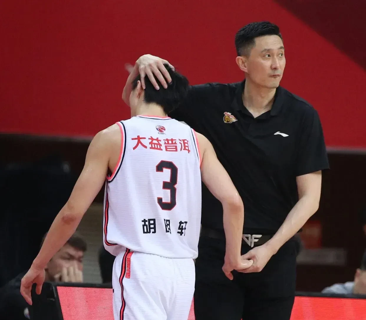 深圳男篮擒下广东，豪取四连胜