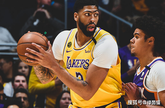 包含太阳取胜雄狮，布克再度单节狂砍分炸裂对手的词条