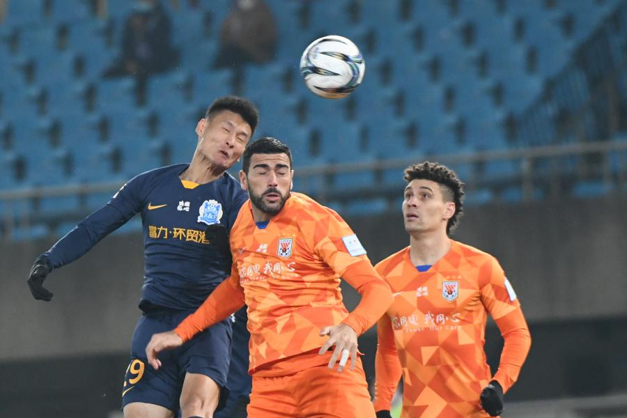 包含山东鲁能战平吉林队，保持不败神话的词条