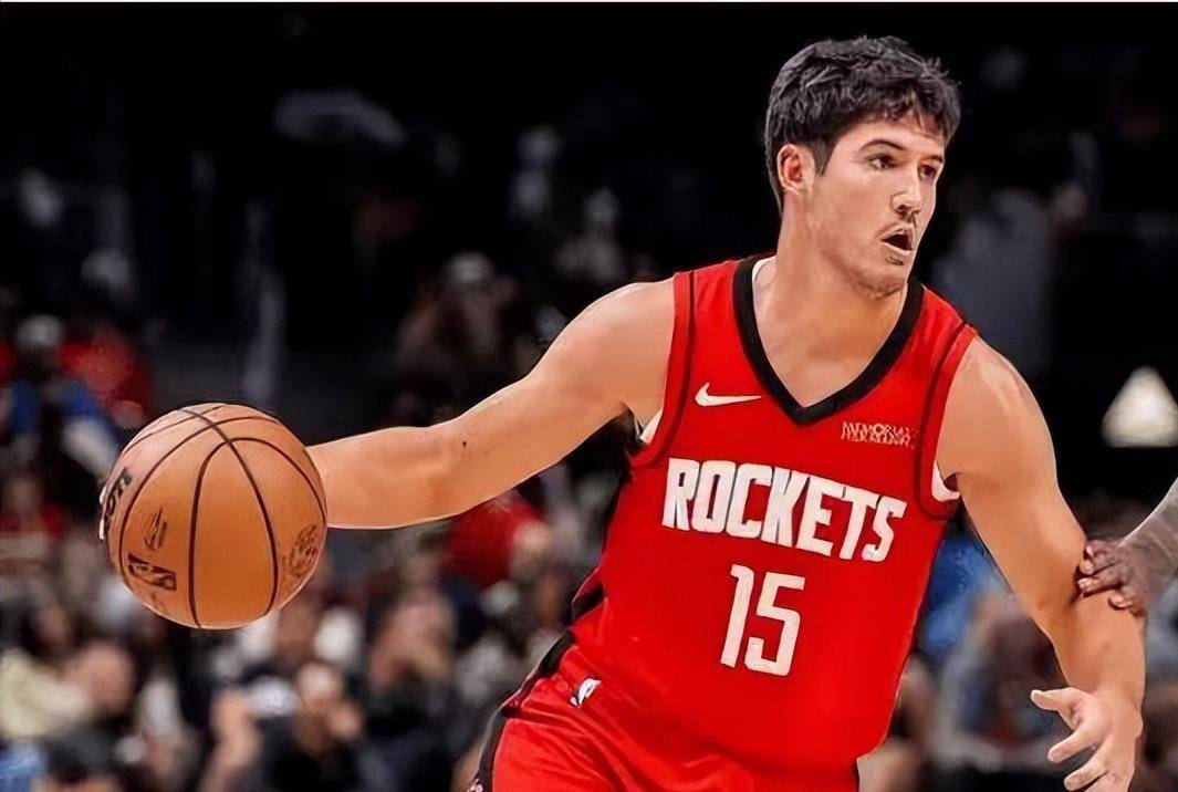 包含菲律宾男篮强势独行侠，西蒙斯高光表现的词条