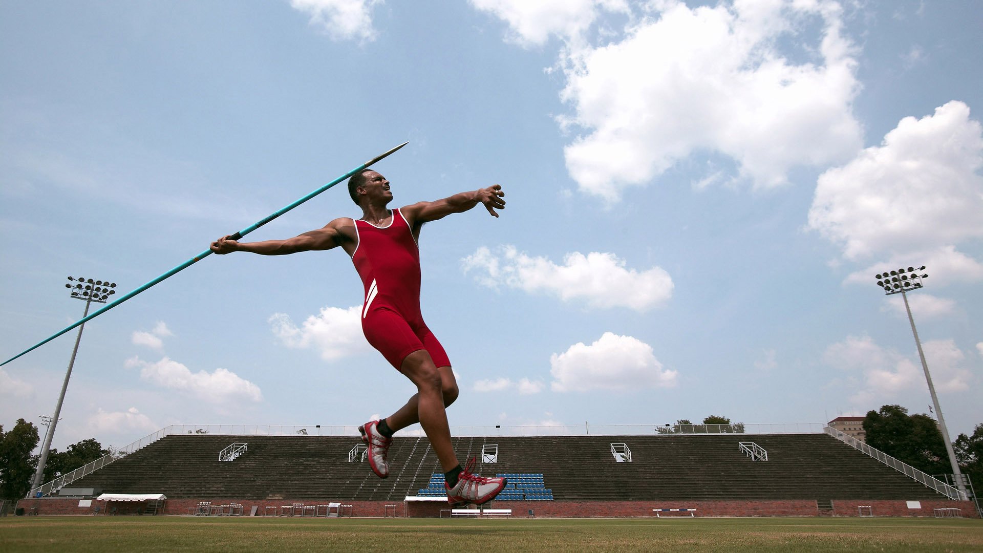 莱万个人能力完全展现，伊朗硬仗取胜亚特兰大—解析现代足球中的个体与集体博弈