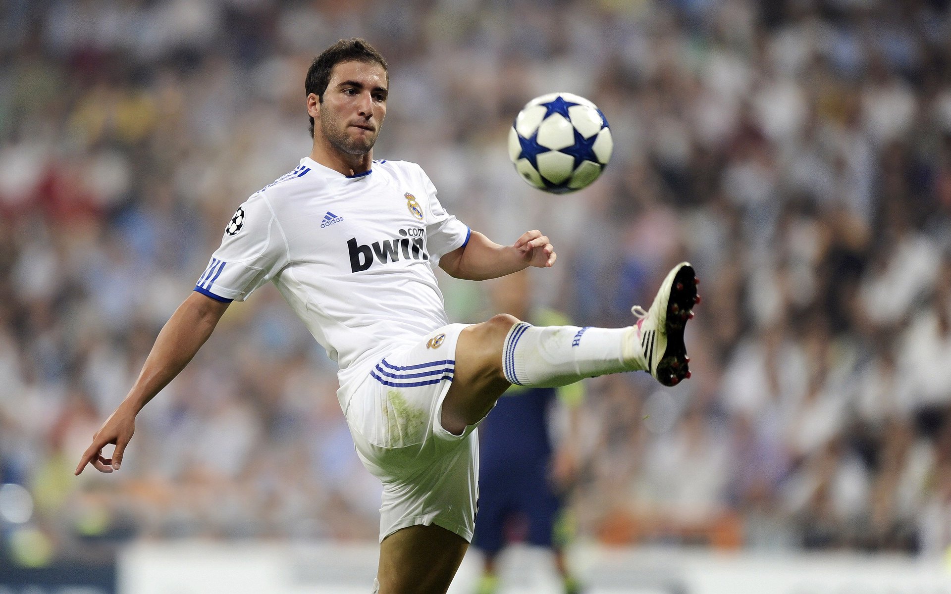 当碾压成为注脚，姆巴佩满分之夜与足球的叙事革命