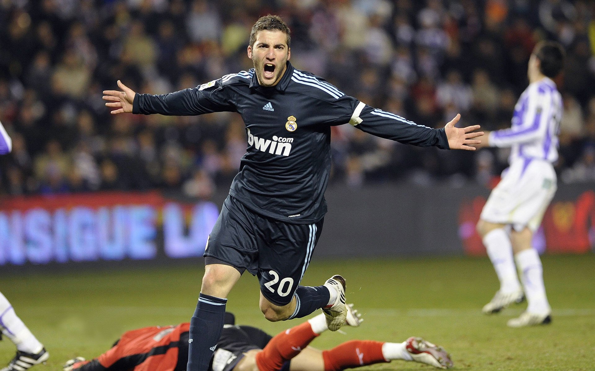 贝恩末节封神!湖人窒息防守下,他如何成为火箭无法逾越的关键先生?